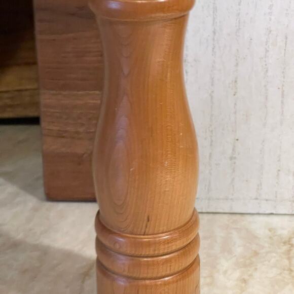 Swissmar natural wood pepper grinder 9” - Picture 5 of 7